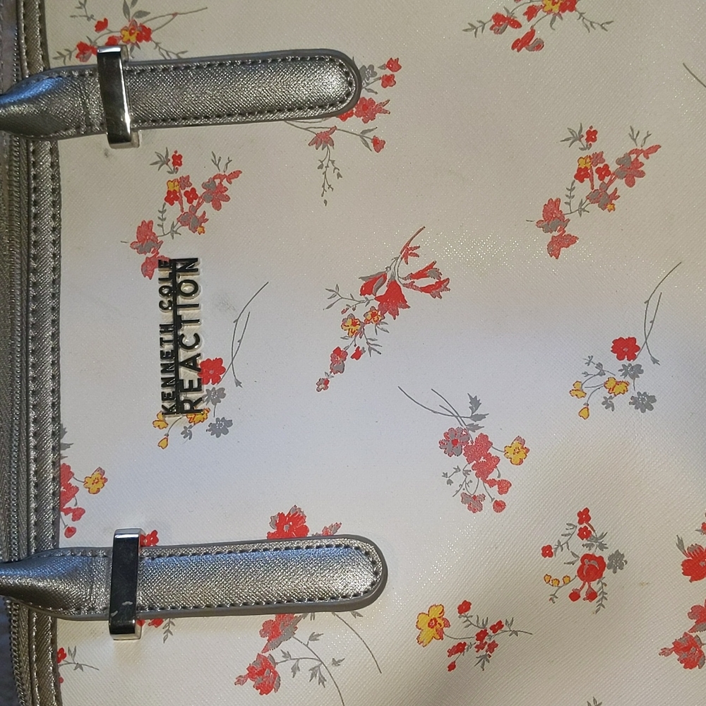 Kenneth Cole Reaction Floral Purse - Picture 4 of 15